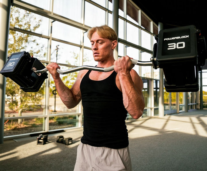 Man using Pro 100 EZ Curl Bar to lift